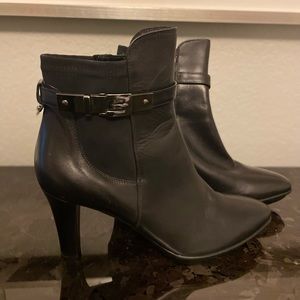 NWOT Aquatalia Italian Black Leather Ankle Heel Boots 9